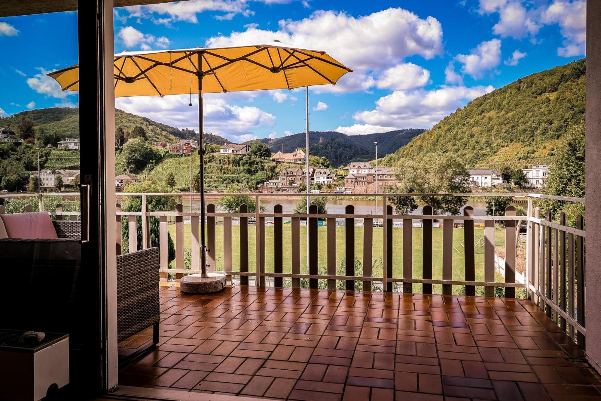 Traumaussicht Kamin Balkon Burgblick 65 Zoll Tv Netflix Sky Joyn Lindenplatz Apartment Bullay Exterior foto