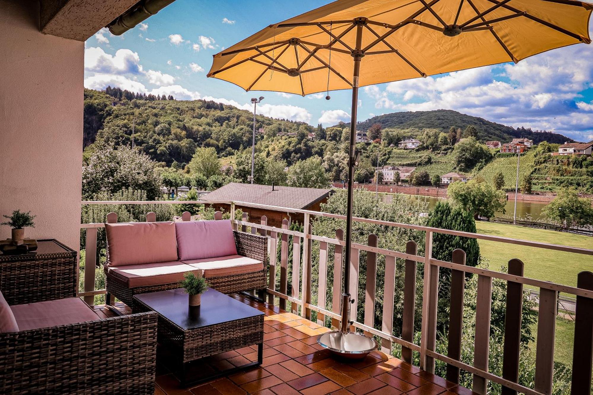 Traumaussicht Kamin Balkon Burgblick 65 Zoll Tv Netflix Sky Joyn Lindenplatz Apartment Bullay Exterior foto